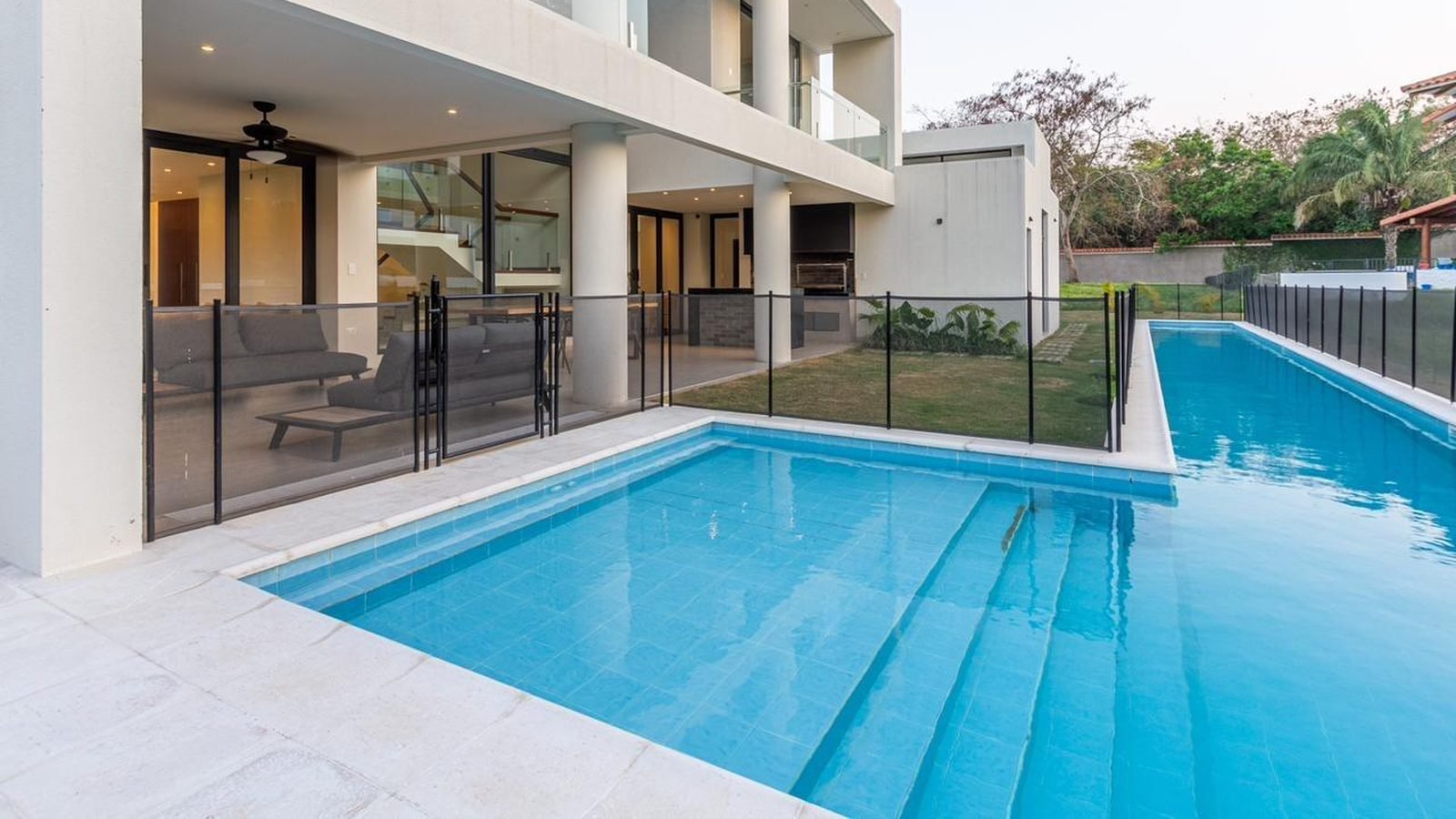 Casa de Lujo · Urubó Golf Módulo 2 · 543 m² · Piscina semi-olímpica